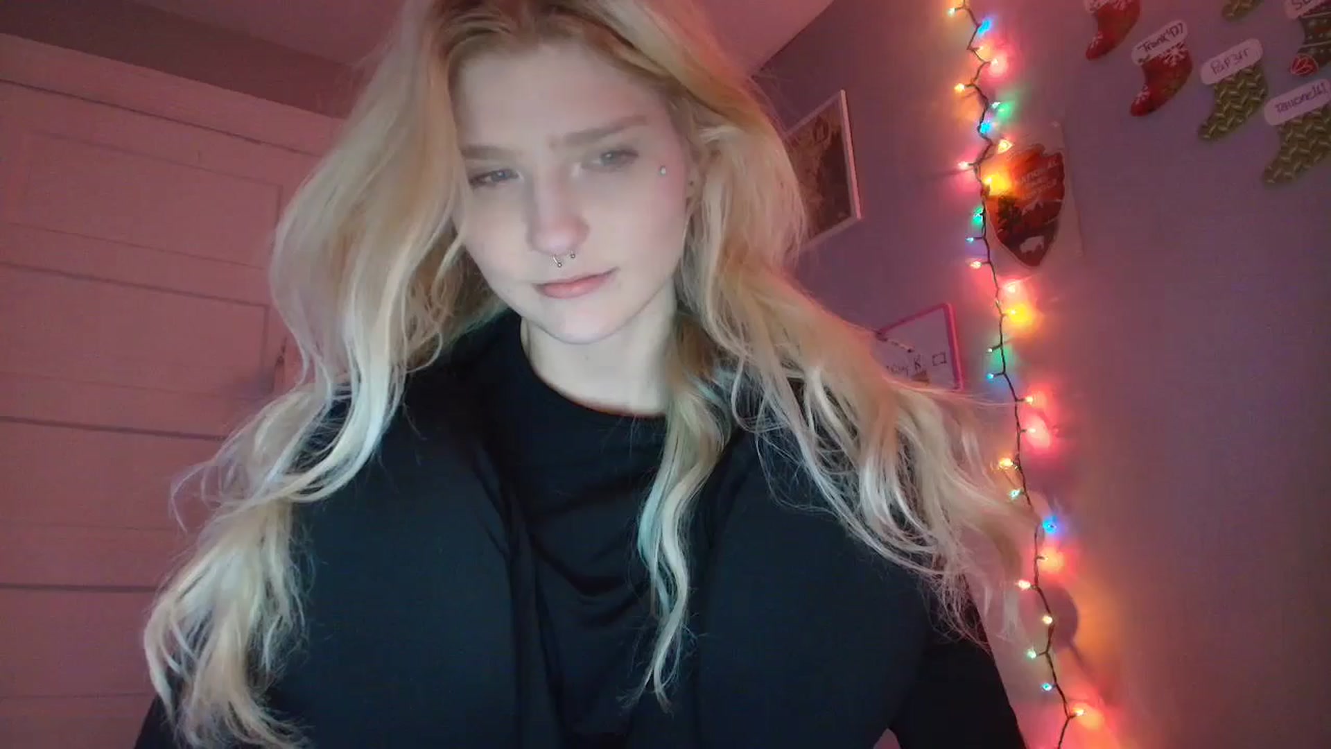 Gallery image thumbnail from DuckChan0's myfreecams stream on, 12/17/2025, 16:00 image 12 of 20