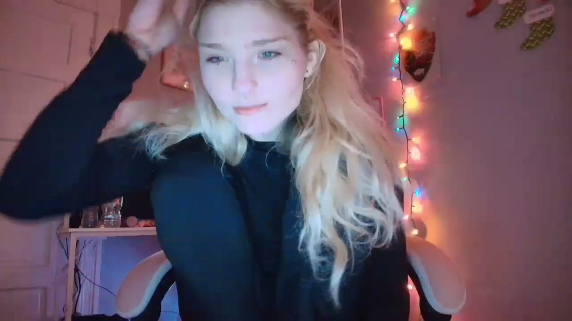 Gallery image thumbnail from DuckChan0's myfreecams stream on, 12/17/2025, 16:00 image 1 of 20