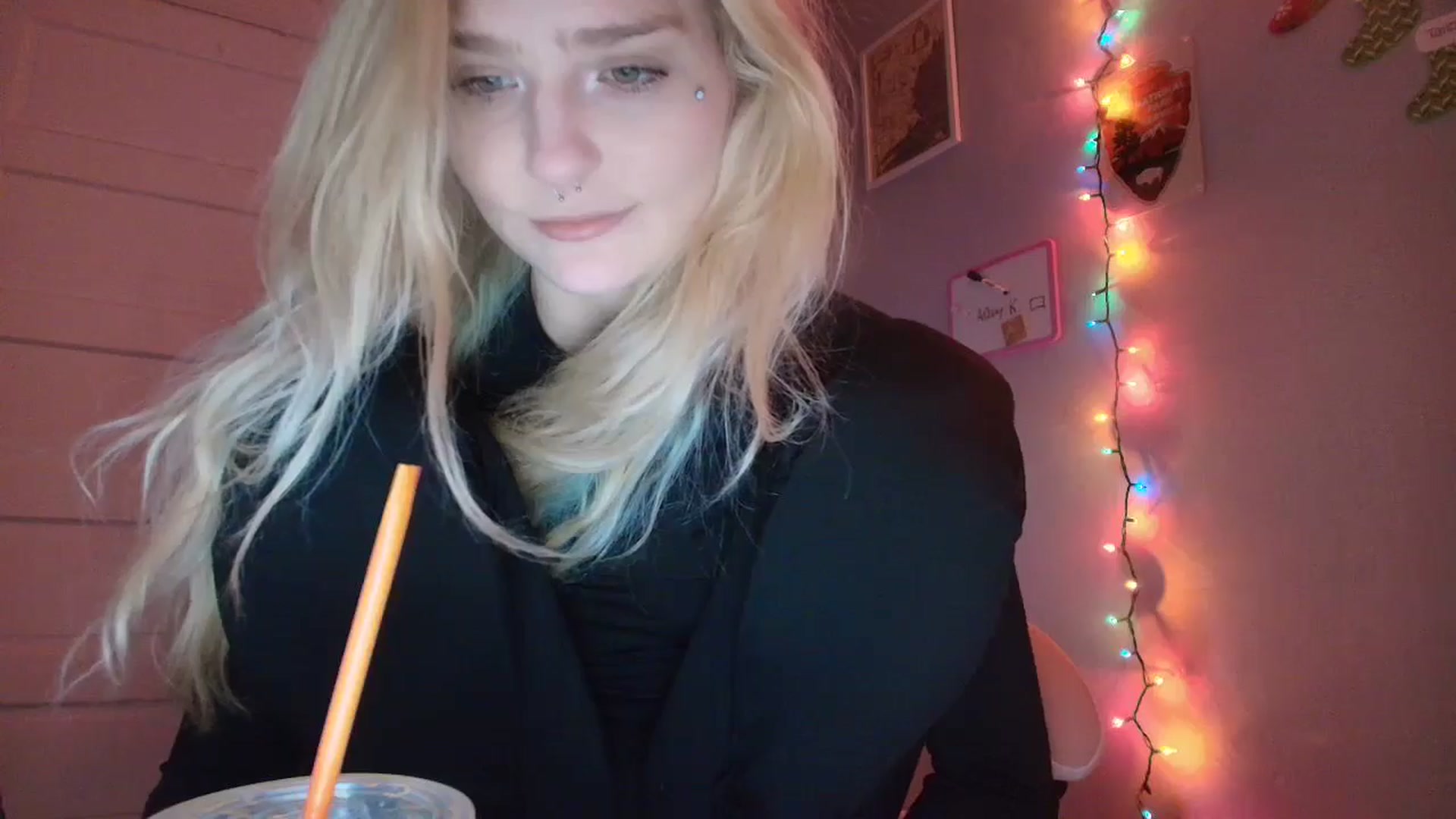 Gallery image thumbnail from DuckChan0's myfreecams stream on, 12/17/2025, 16:00 image 13 of 20