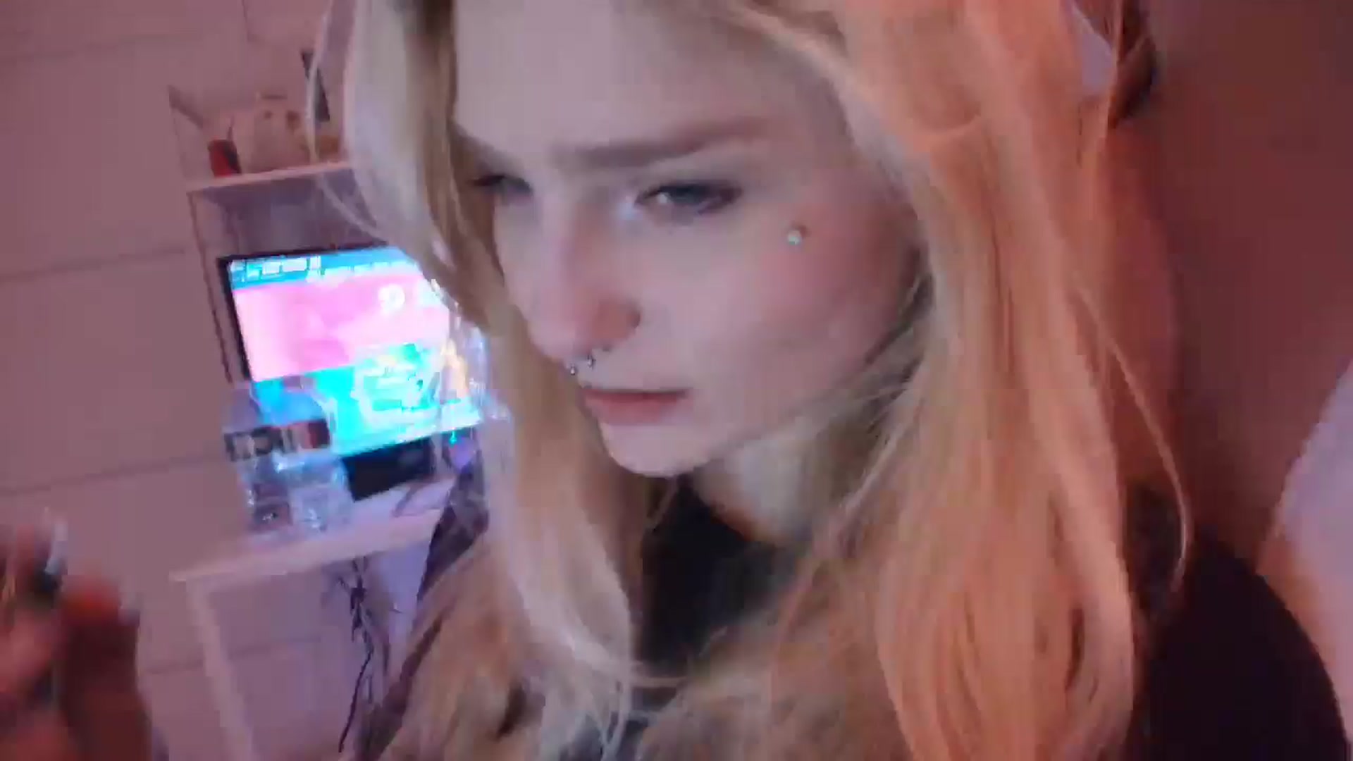 Gallery image thumbnail from DuckChan0's myfreecams stream on, 12/17/2025, 16:00 image 6 of 20