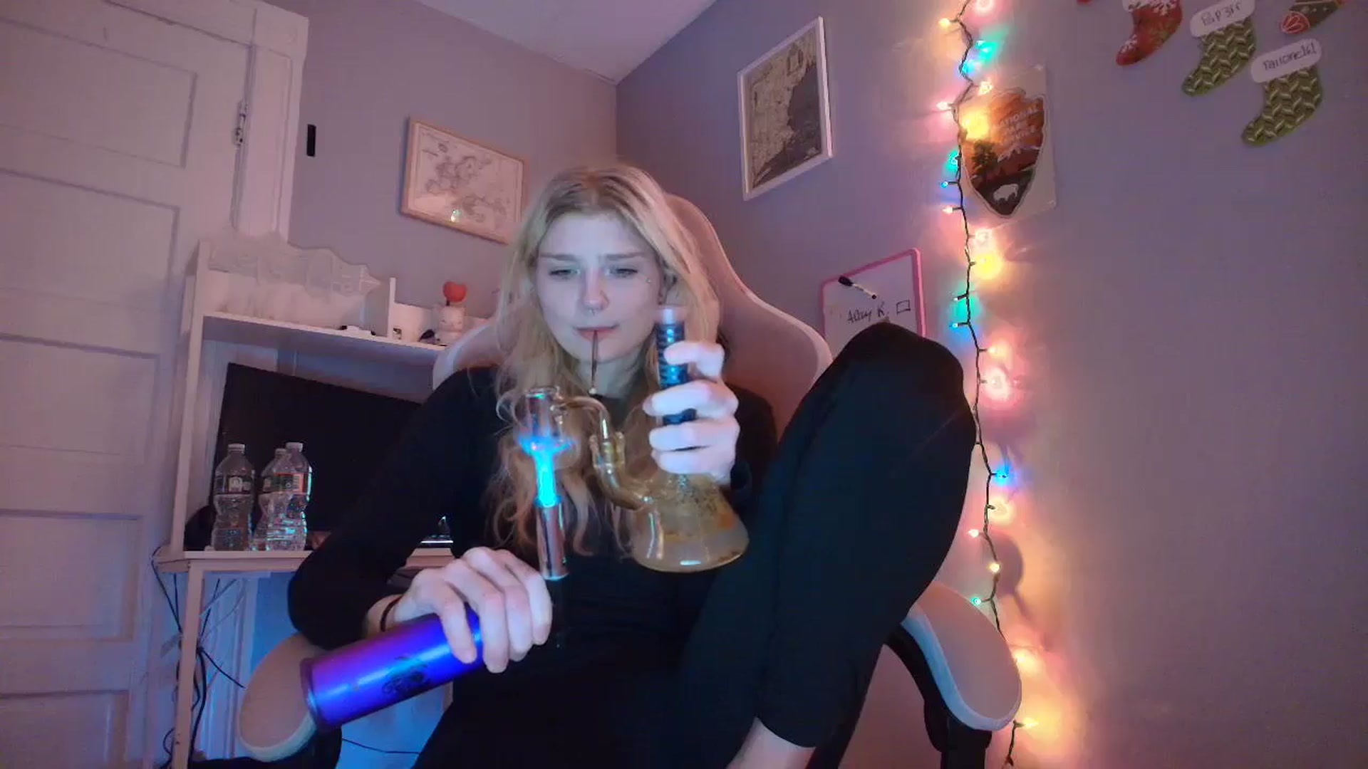 Gallery image thumbnail from DuckChan0's myfreecams stream on, 12/17/2025, 16:00 image 4 of 20