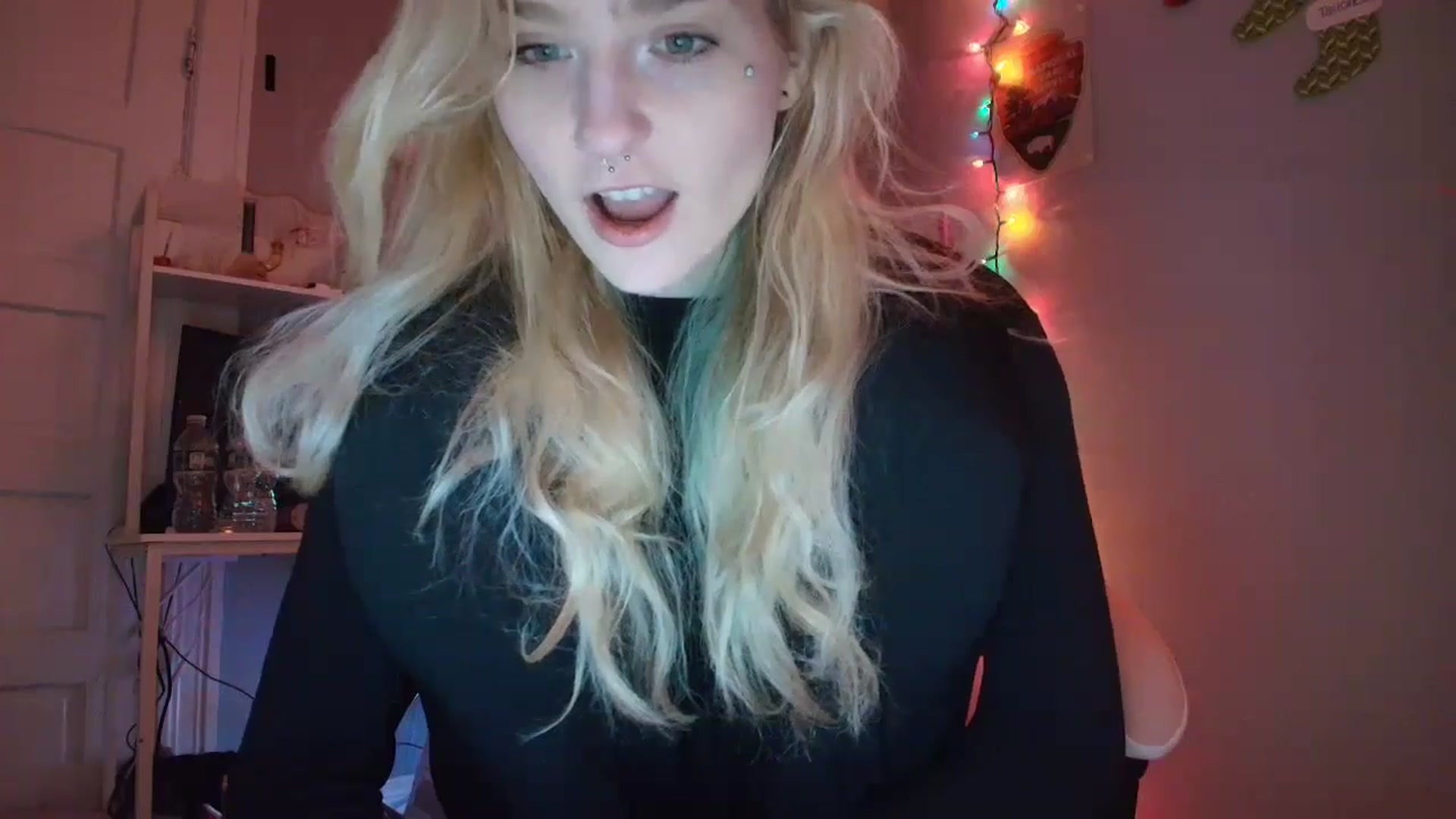 Gallery image thumbnail from DuckChan0's myfreecams stream on, 12/17/2025, 16:00 image 3 of 20