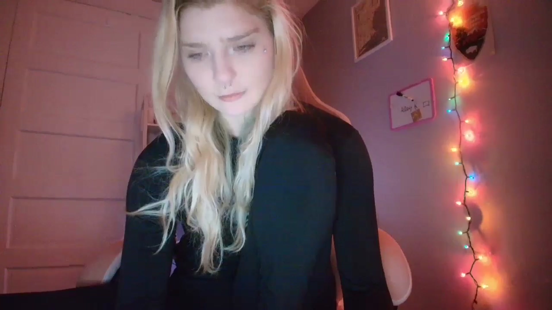 Gallery image thumbnail from DuckChan0's myfreecams stream on, 12/17/2025, 16:00 image 20 of 20
