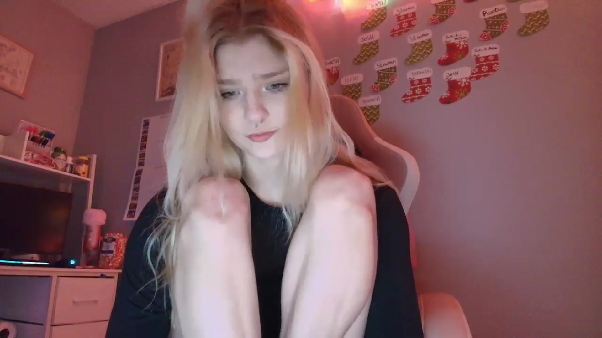 Gallery image thumbnail from DuckChan0's myfreecams stream on, 12/18/2025, 14:53 image 8 of 20