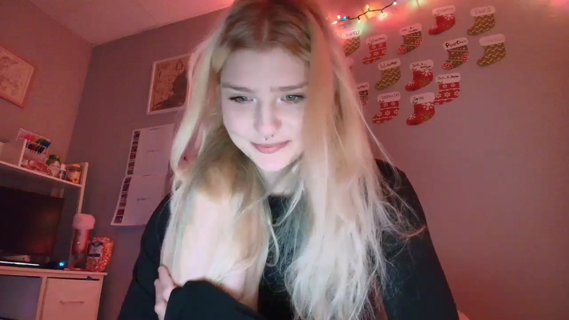 Gallery image thumbnail from DuckChan0's myfreecams stream on, 12/18/2025, 14:53 image 12 of 20