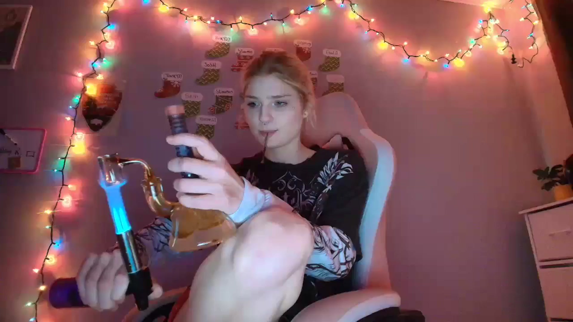 Gallery image thumbnail from DuckChan0's myfreecams stream on, 12/18/2025, 16:44 image 1 of 20
