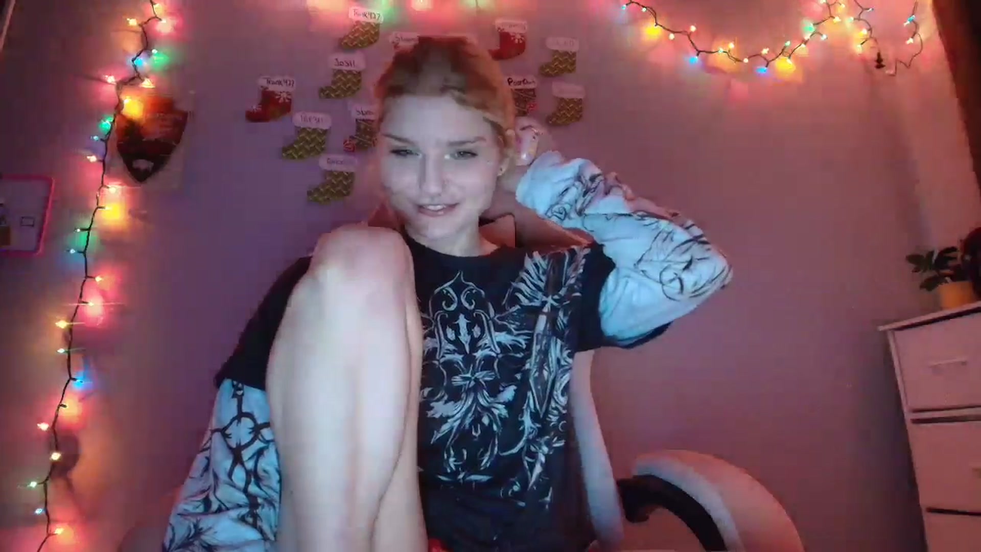 Gallery image thumbnail from DuckChan0's myfreecams stream on, 12/18/2025, 16:44 image 2 of 20
