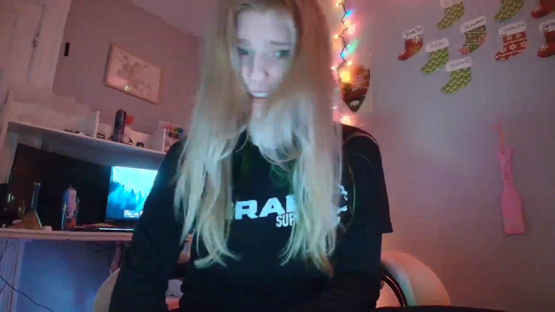 Gallery image thumbnail from DuckChan0's myfreecams stream on, 12/19/2025, 19:58 image 12 of 20
