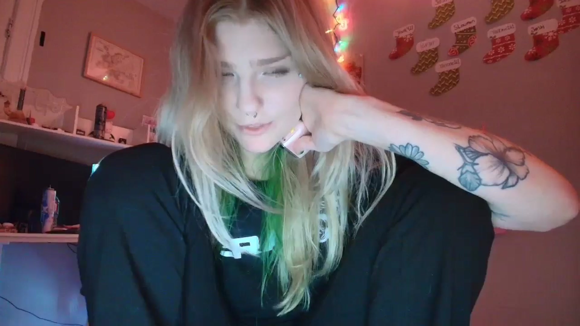 Gallery image thumbnail from DuckChan0's myfreecams stream on, 12/19/2025, 19:58 image 18 of 20