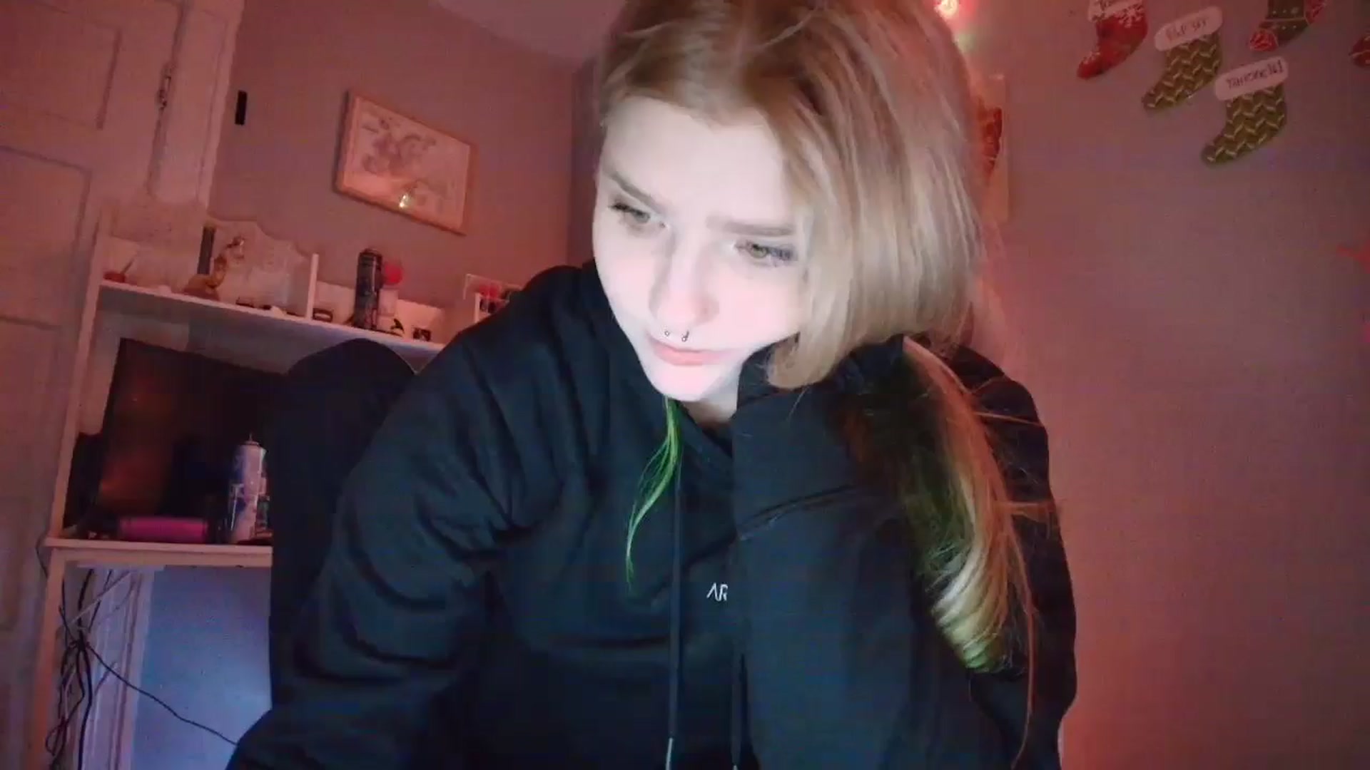 Gallery image thumbnail from DuckChan0's myfreecams stream on, 12/19/2025, 19:58 image 1 of 20