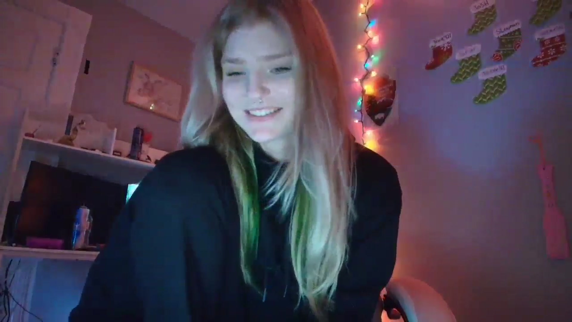 Gallery image thumbnail from DuckChan0's myfreecams stream on, 12/19/2025, 19:58 image 2 of 20