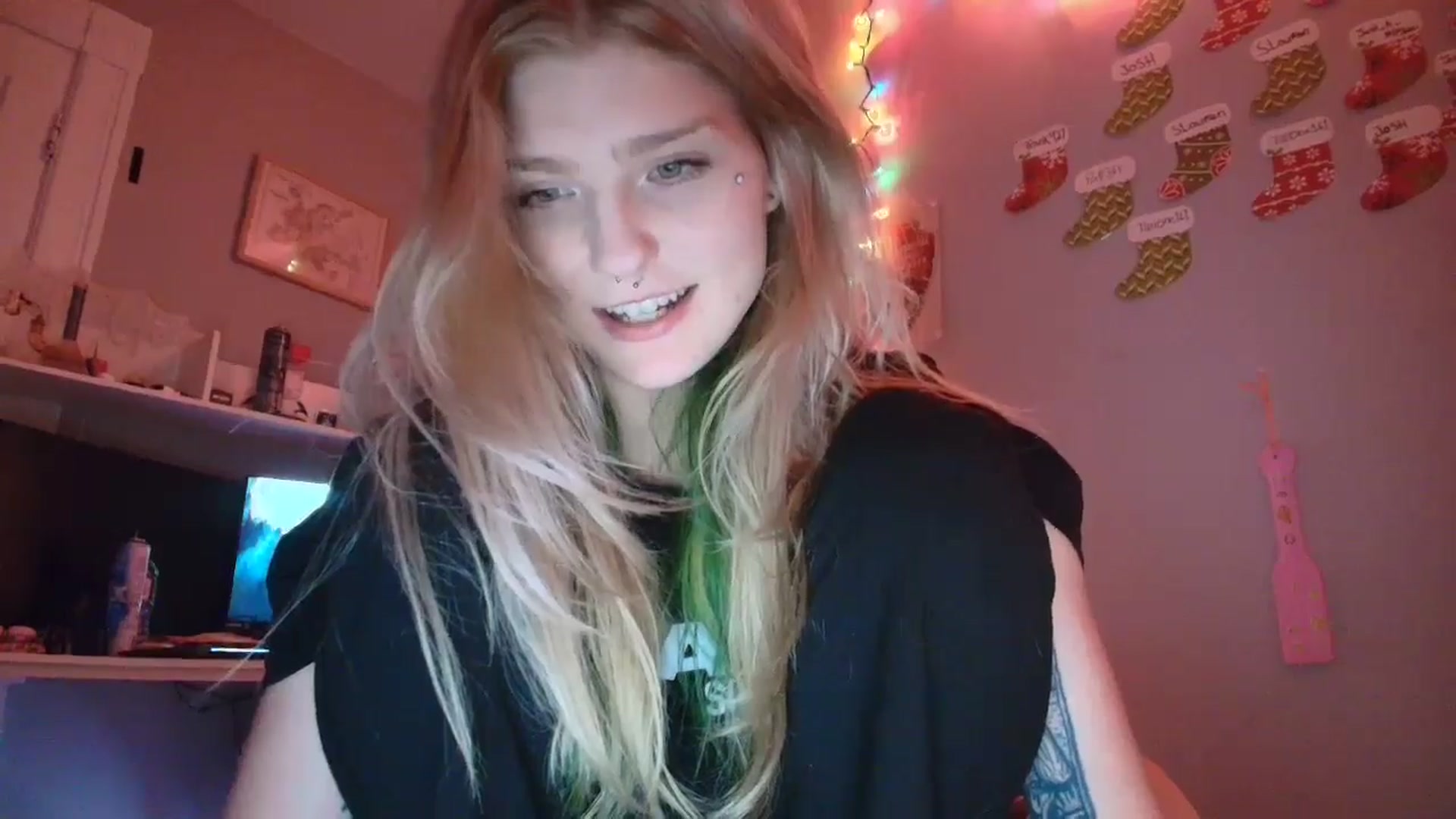 Gallery image thumbnail from DuckChan0's myfreecams stream on, 12/19/2025, 19:58 image 17 of 20