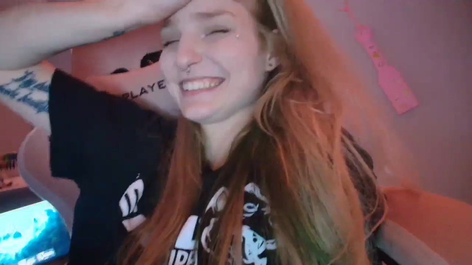 Gallery image thumbnail from DuckChan0's myfreecams stream on, 12/19/2025, 19:58 image 16 of 20