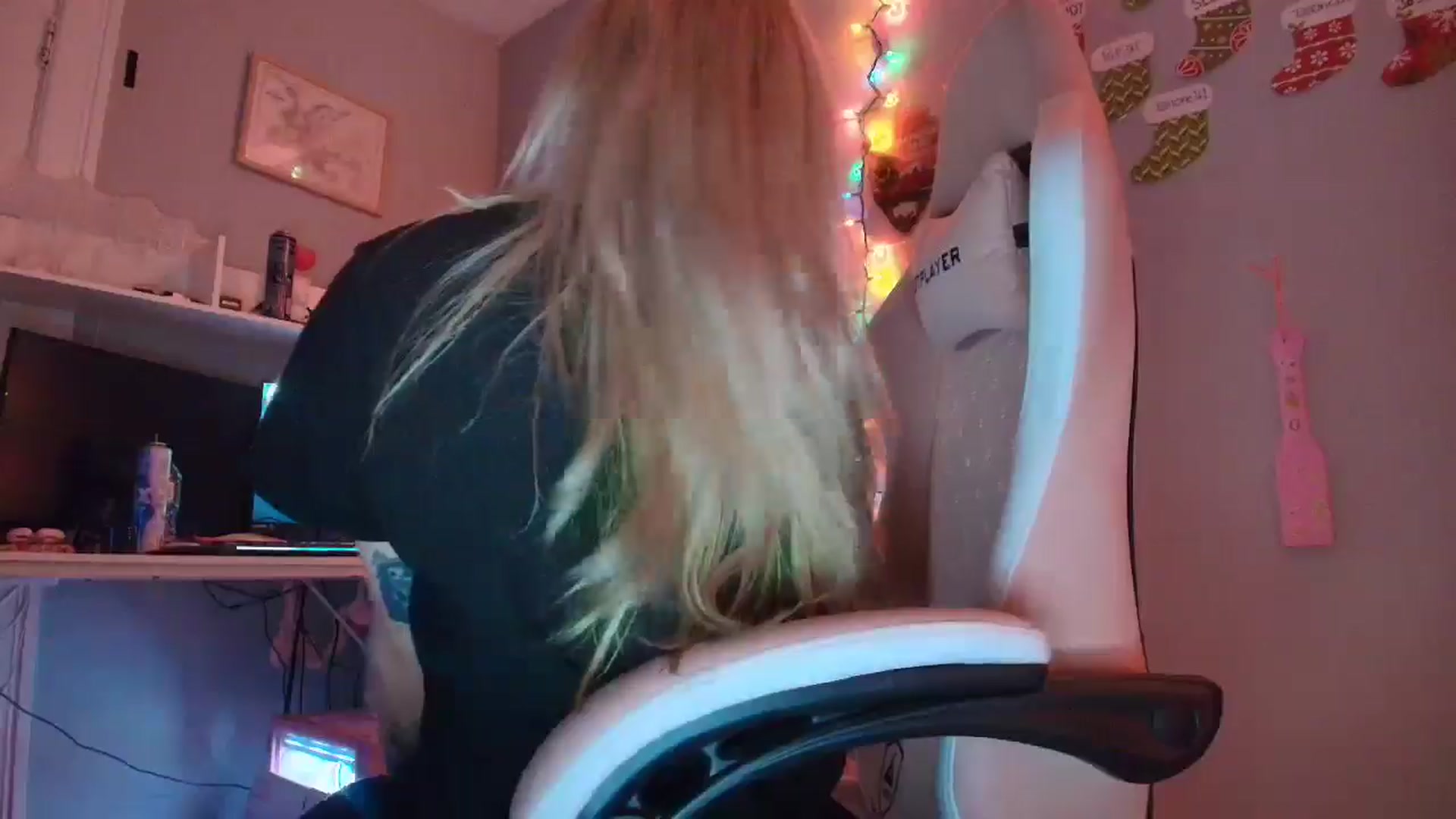 Gallery image thumbnail from DuckChan0's myfreecams stream on, 12/19/2025, 19:58 image 13 of 20