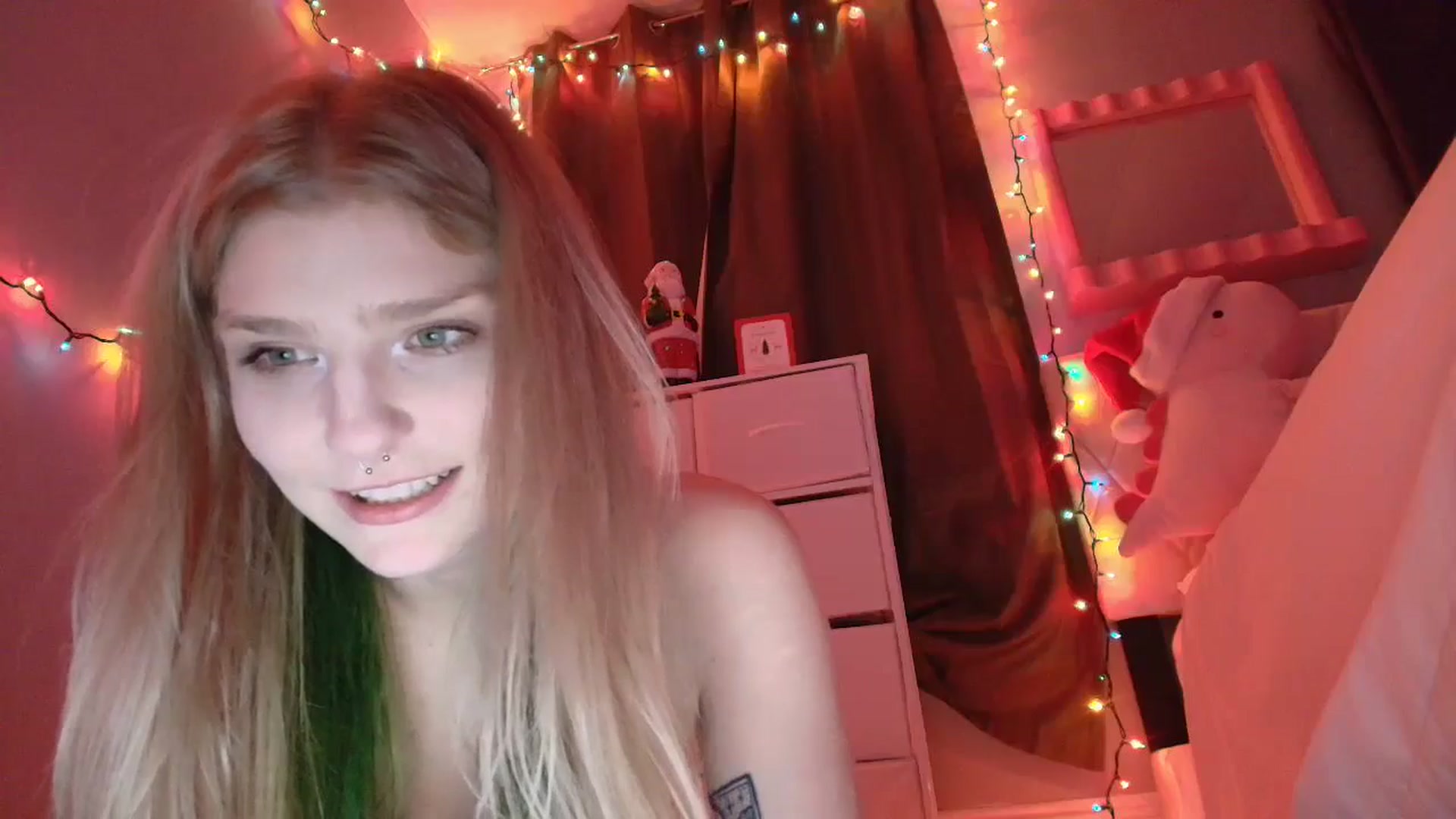 Gallery image thumbnail from DuckChan0's myfreecams stream on, 12/20/2025, 02:27 image 4 of 20