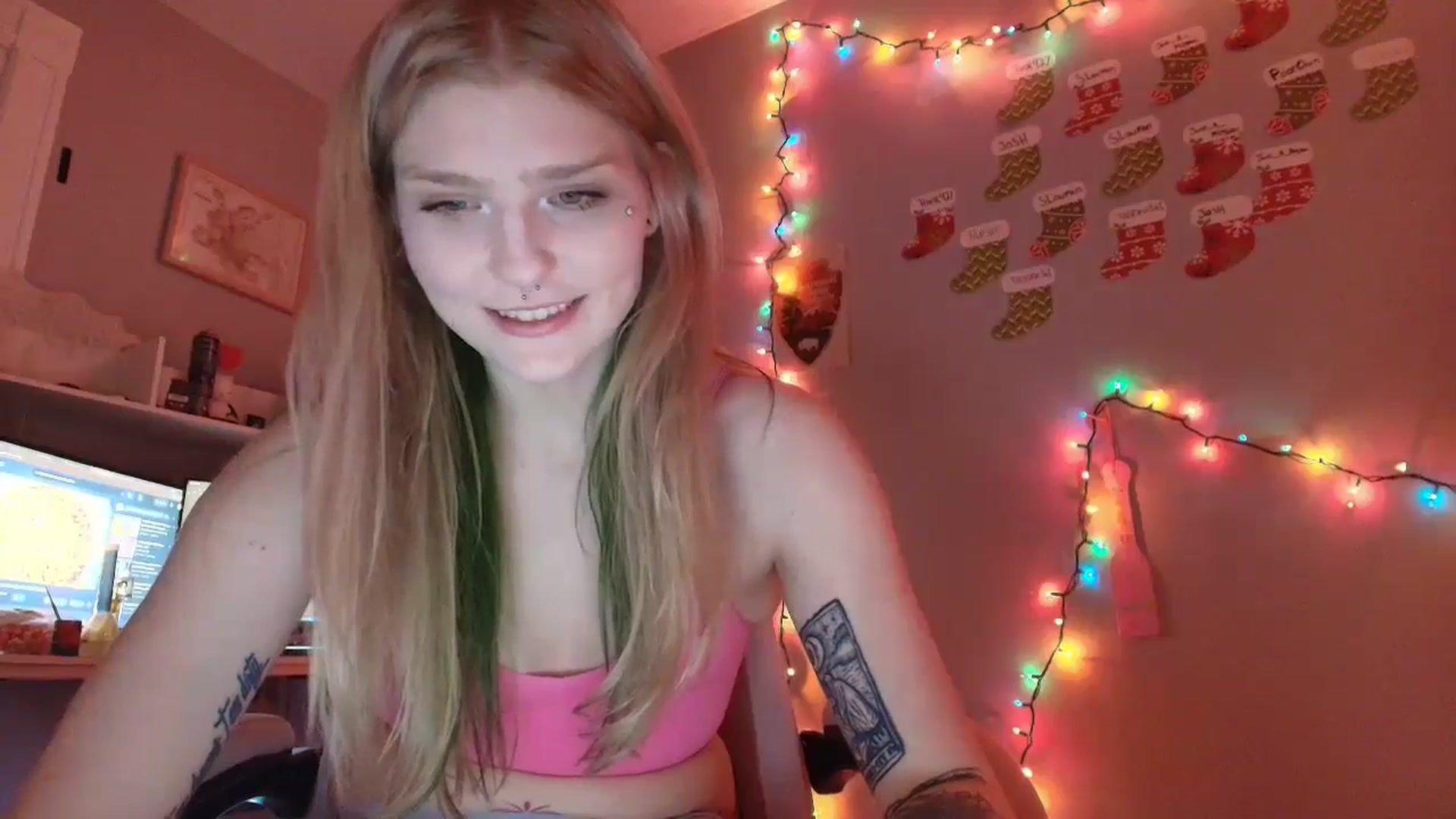 Gallery image thumbnail from DuckChan0's myfreecams stream on, 12/20/2025, 02:27 image 18 of 20