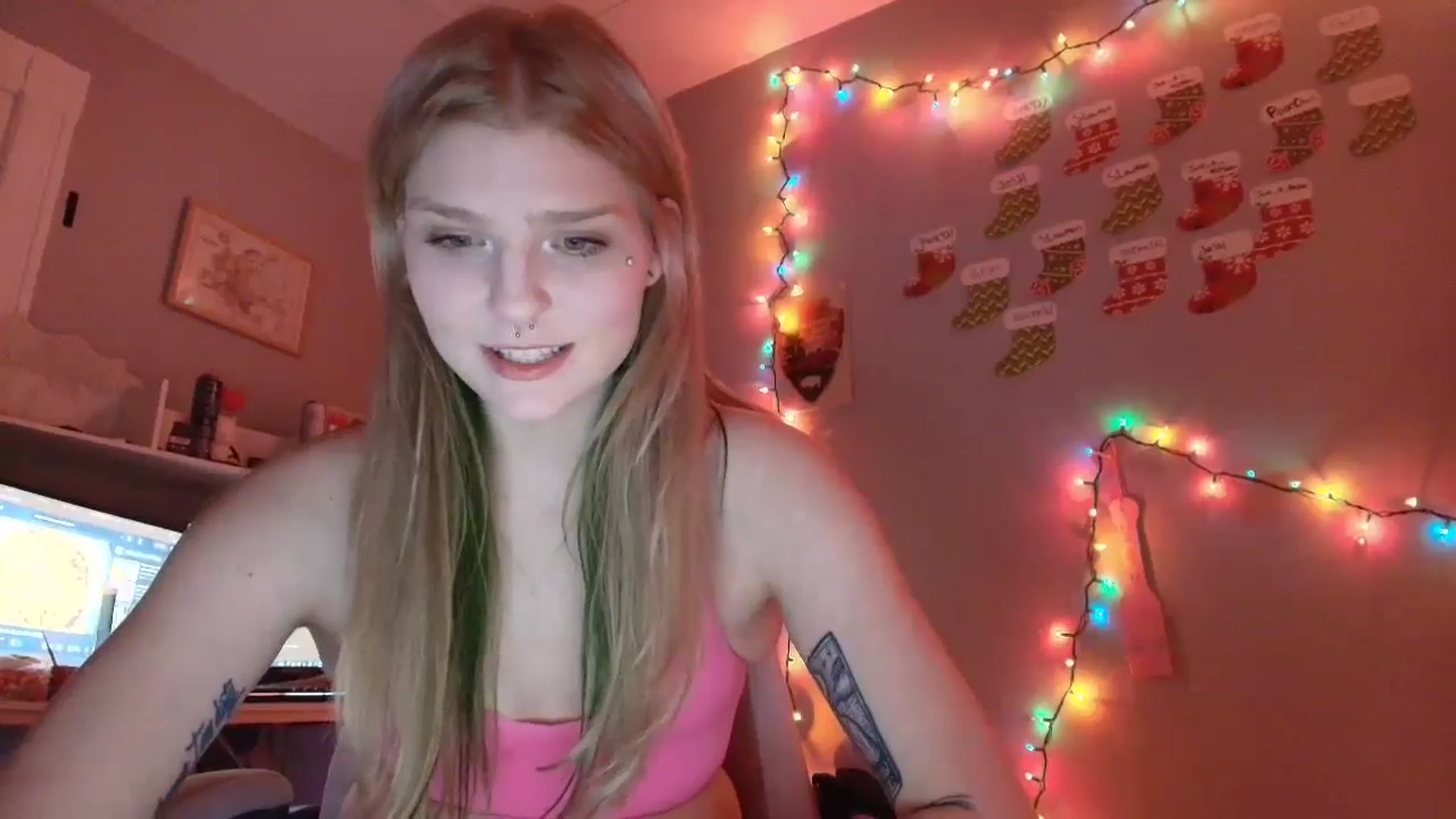 Gallery image thumbnail from DuckChan0's myfreecams stream on, 12/20/2025, 02:27 image 15 of 20