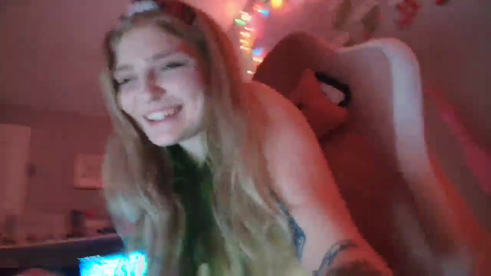 Gallery image thumbnail from DuckChan0's myfreecams stream on, 12/21/2025, 01:44 image 16 of 20