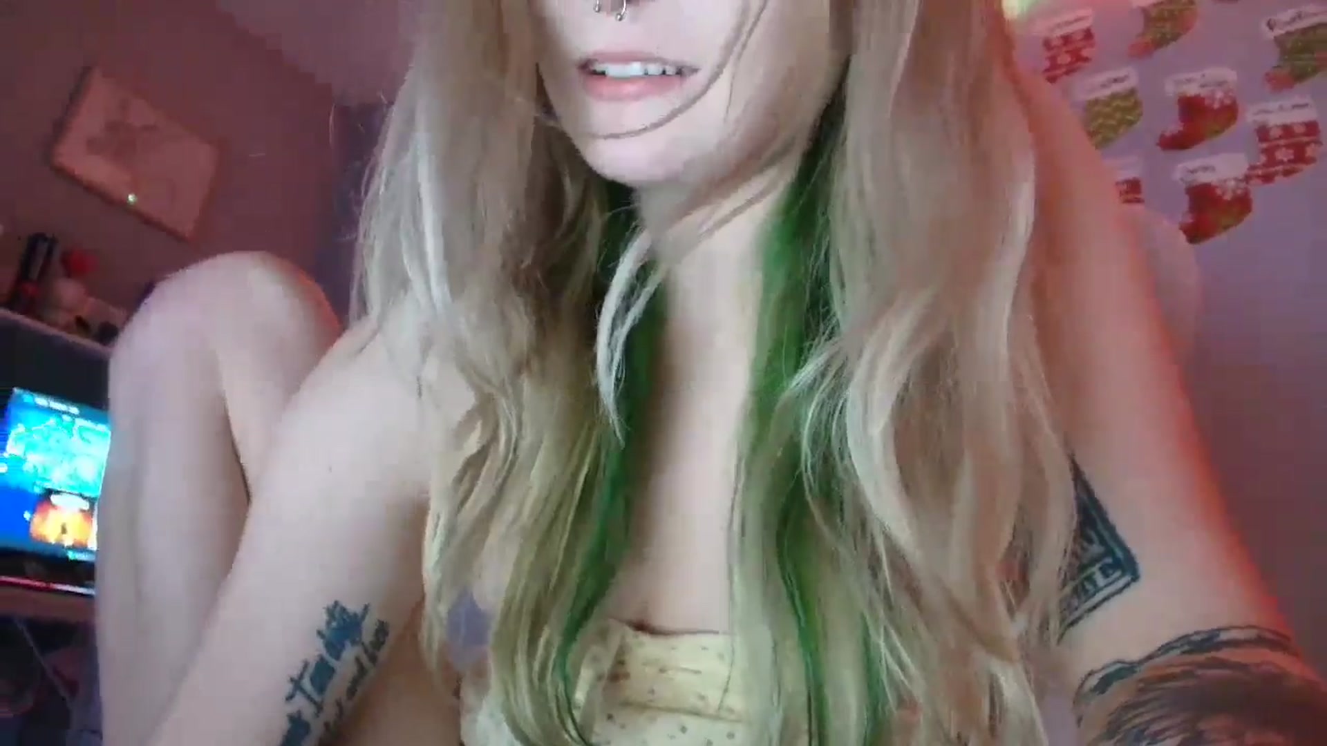 Gallery image thumbnail from DuckChan0's myfreecams stream on, 12/21/2025, 01:44 image 10 of 20