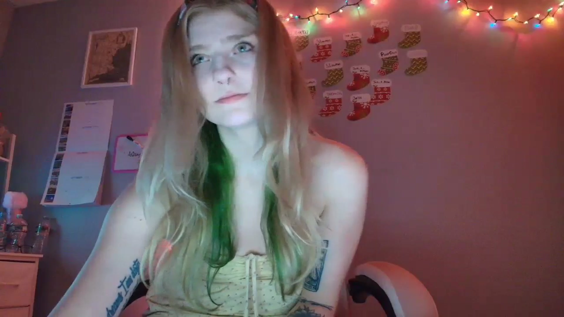Gallery image thumbnail from DuckChan0's myfreecams stream on, 12/21/2025, 01:44 image 15 of 20