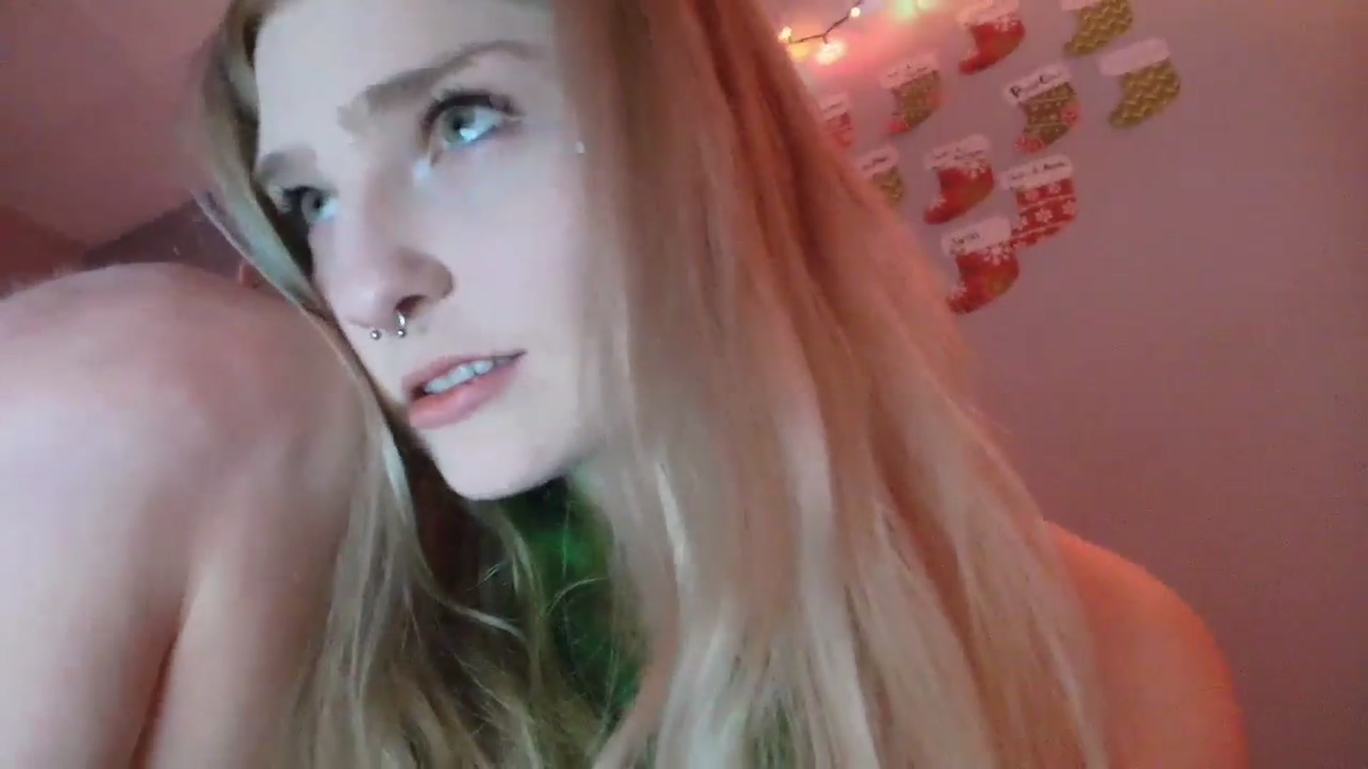 Gallery image thumbnail from DuckChan0's myfreecams stream on, 12/21/2025, 01:44 image 17 of 20