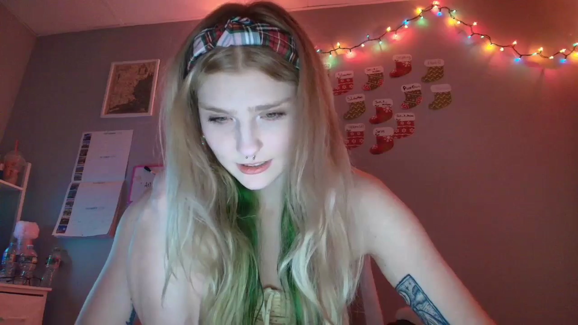 Gallery image thumbnail from DuckChan0's myfreecams stream on, 12/21/2025, 01:44 image 19 of 20