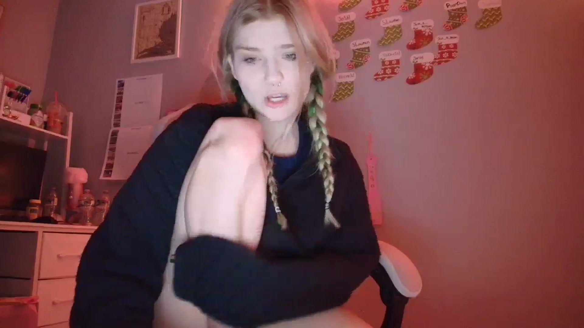 Gallery image thumbnail from DuckChan0's myfreecams stream on, 12/21/2025, 17:42 image 3 of 20