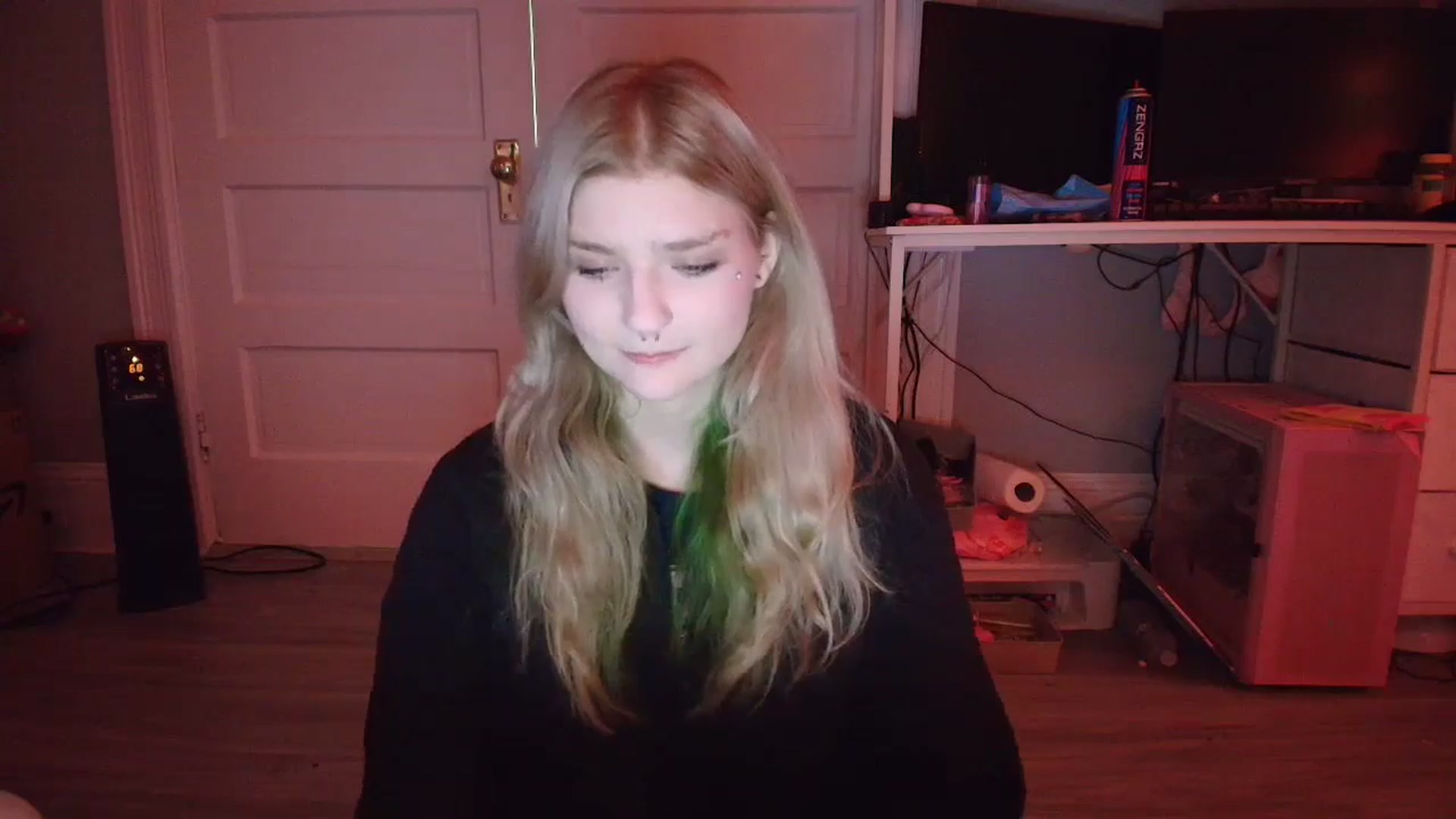Gallery image thumbnail from DuckChan0's myfreecams stream on, 12/21/2025, 17:42 image 13 of 20