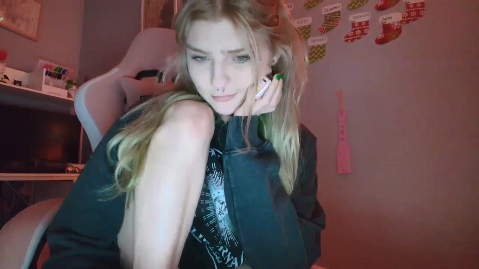 Gallery image thumbnail from DuckChan0's myfreecams stream on, 12/22/2025, 18:08 image 2 of 20