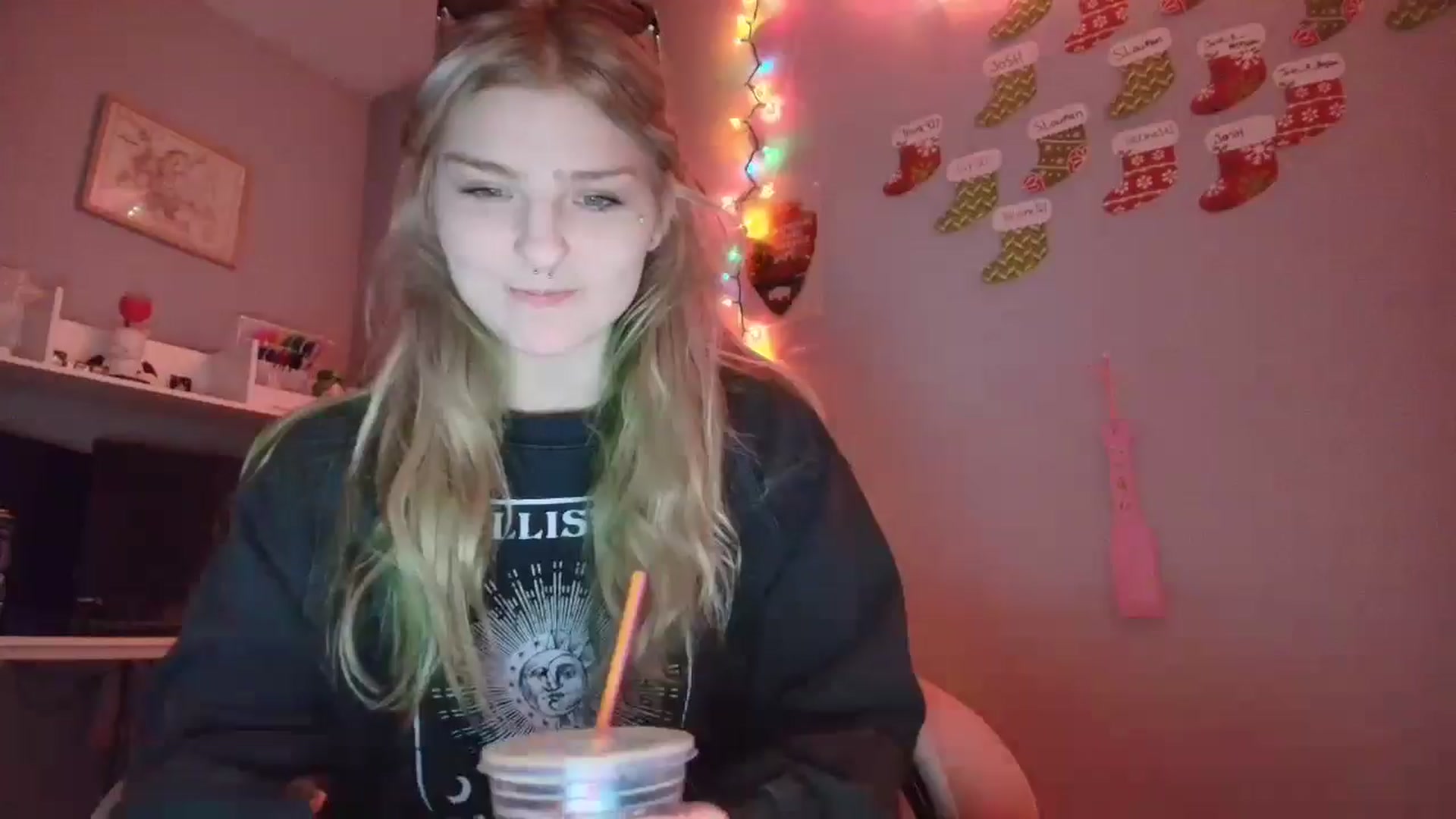Gallery image thumbnail from DuckChan0's myfreecams stream on, 12/22/2025, 18:08 image 1 of 20