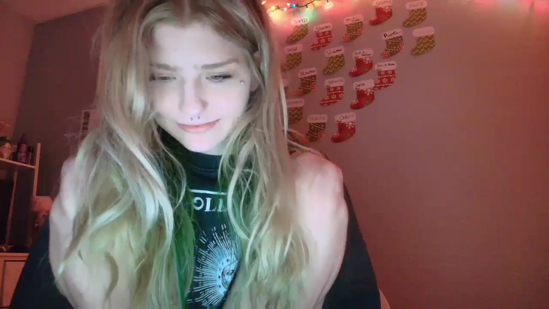 Gallery image thumbnail from DuckChan0's myfreecams stream on, 12/22/2025, 18:08 image 19 of 20