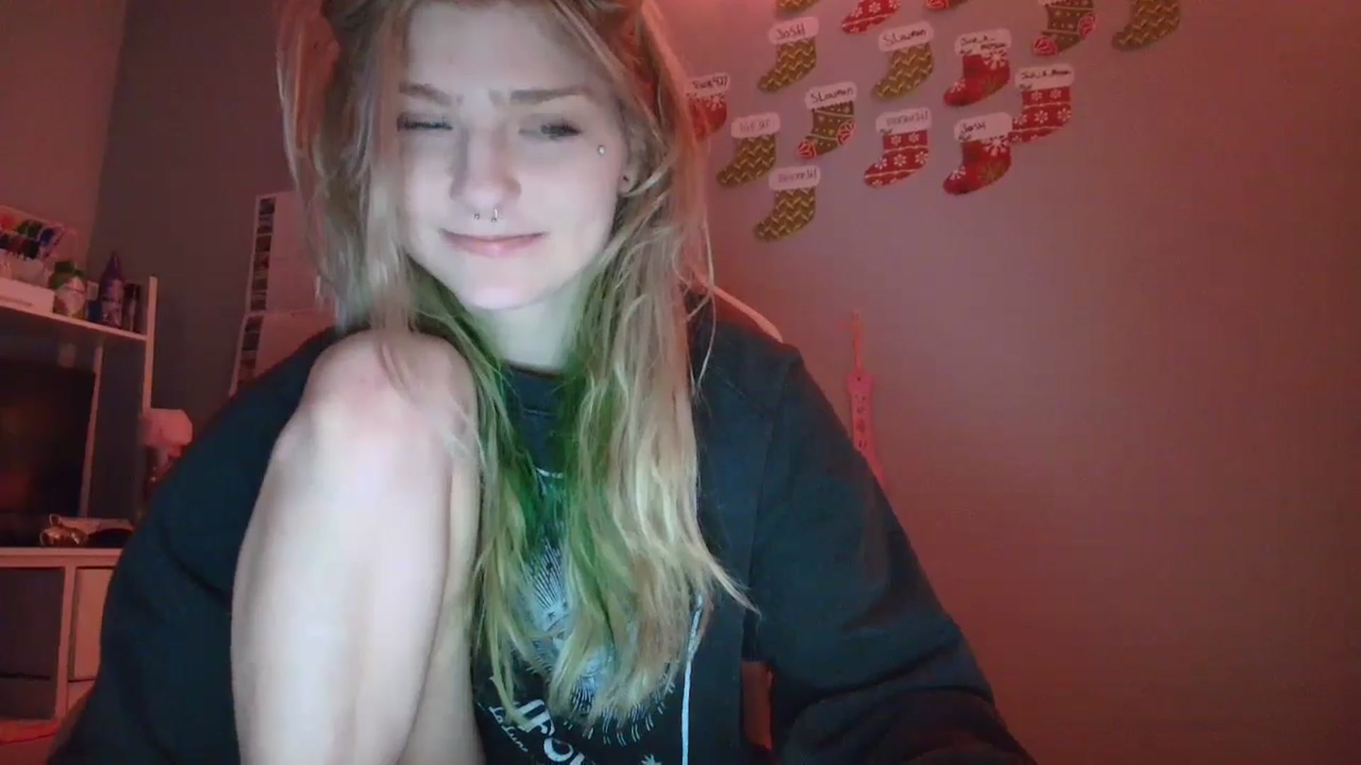 Gallery image thumbnail from DuckChan0's myfreecams stream on, 12/22/2025, 18:08 image 6 of 20