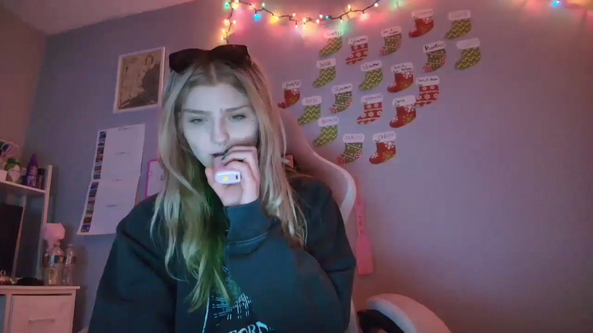 Gallery image thumbnail from DuckChan0's myfreecams stream on, 12/22/2025, 18:08 image 16 of 20