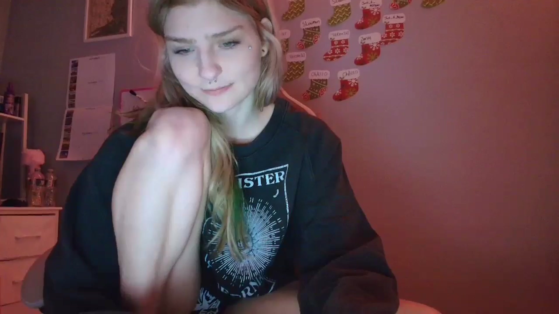 Gallery image thumbnail from DuckChan0's myfreecams stream on, 12/22/2025, 18:08 image 18 of 20