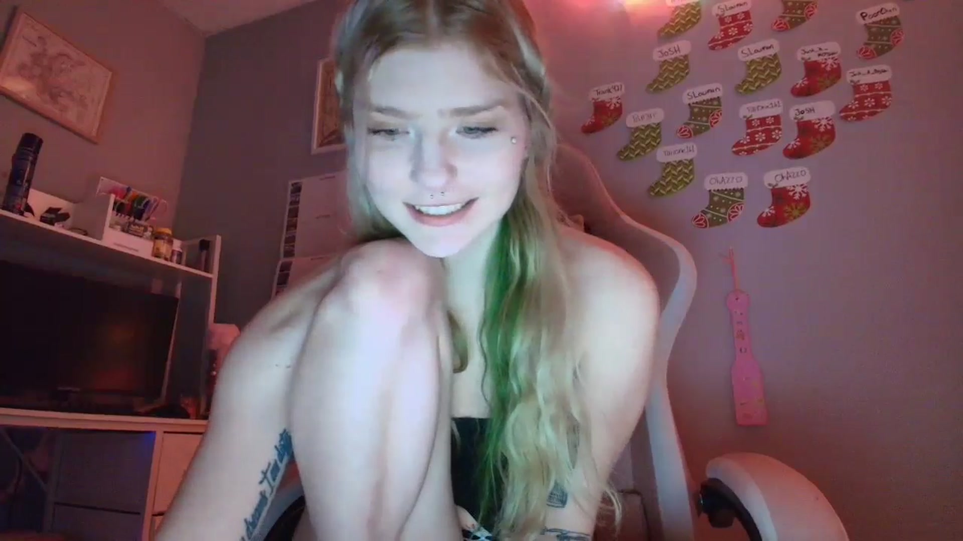 Gallery image thumbnail from DuckChan0's myfreecams stream on, 12/23/2025, 16:10 image 5 of 20