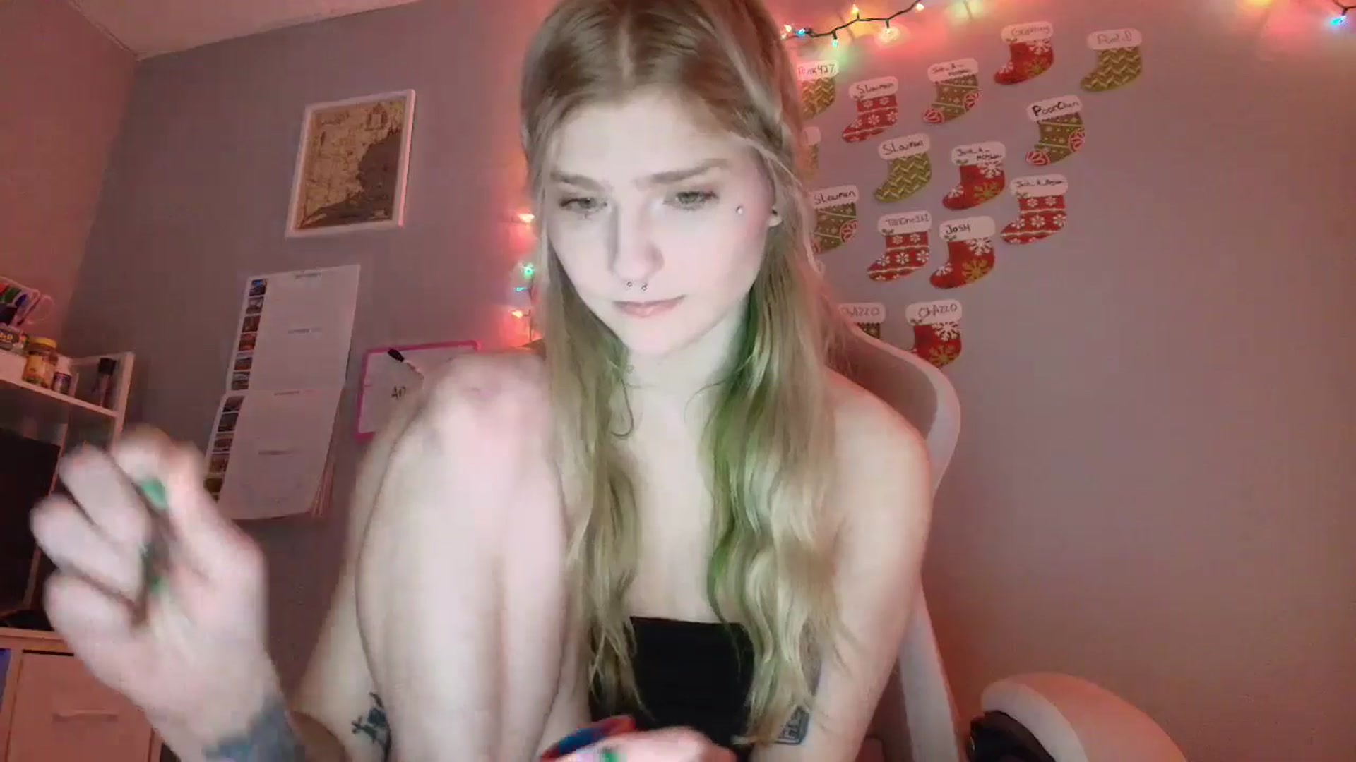 Gallery image thumbnail from DuckChan0's myfreecams stream on, 12/23/2025, 16:10 image 14 of 20