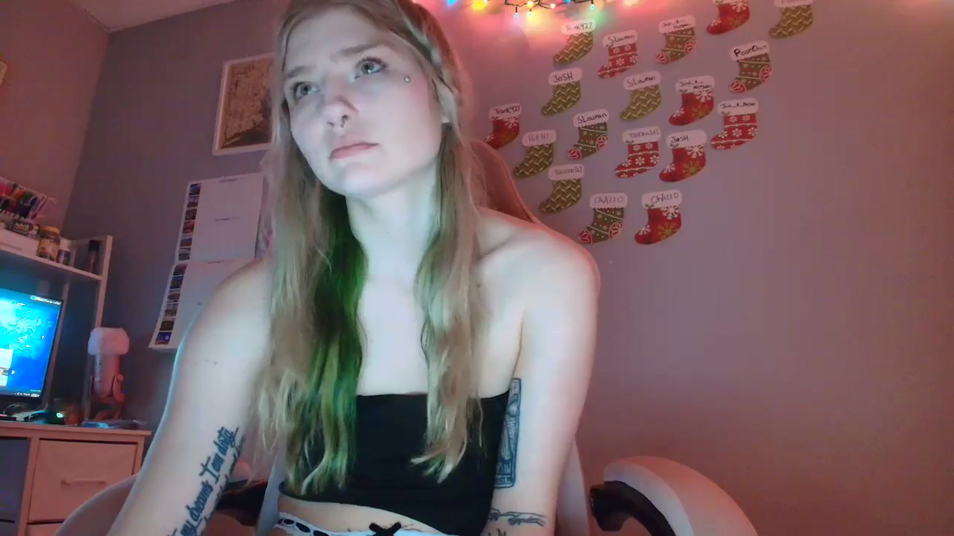 Gallery image thumbnail from DuckChan0's myfreecams stream on, 12/23/2025, 16:10 image 18 of 20