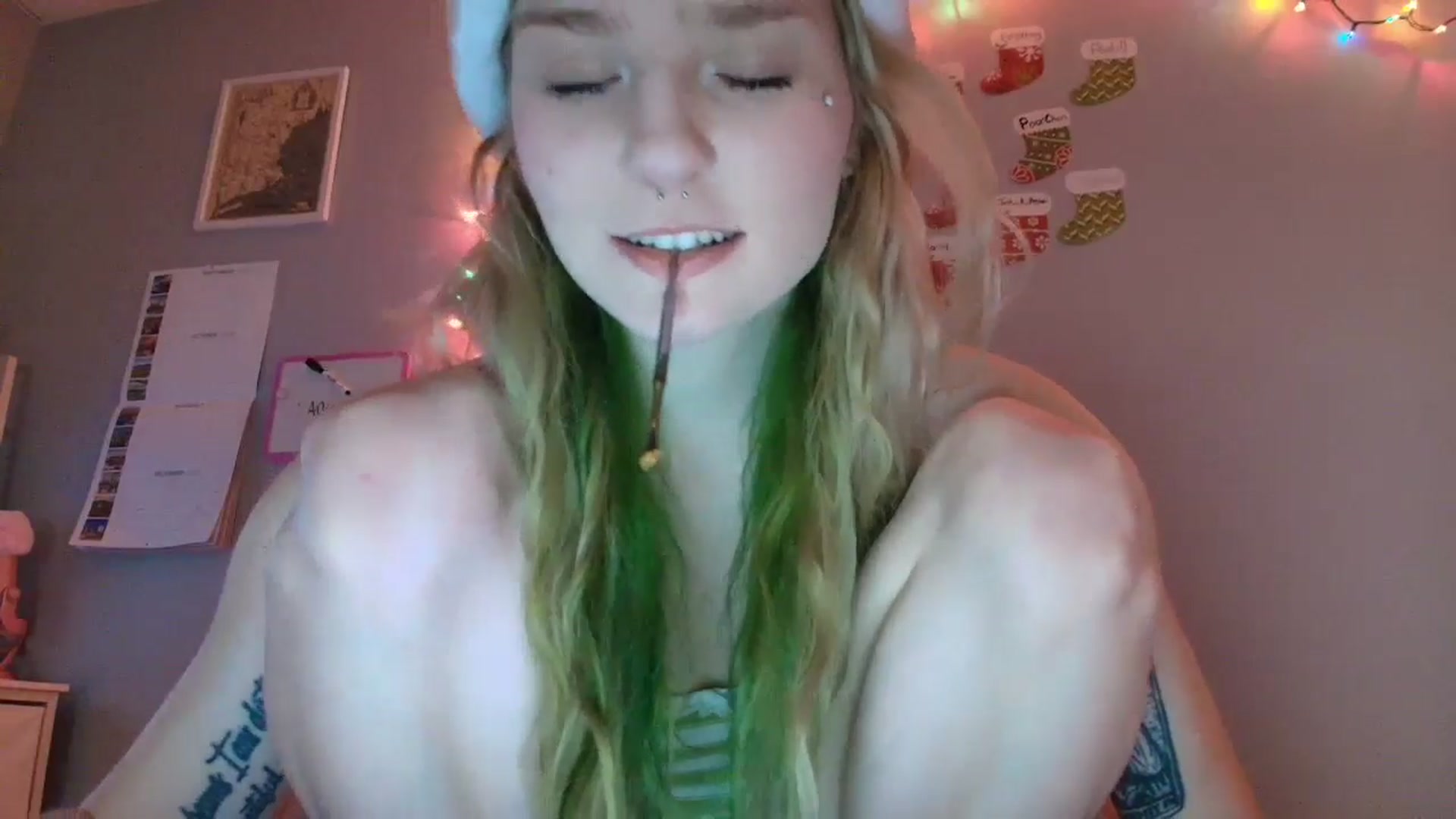 Gallery image thumbnail from DuckChan0's myfreecams stream on, 12/24/2025, 17:30 image 17 of 20