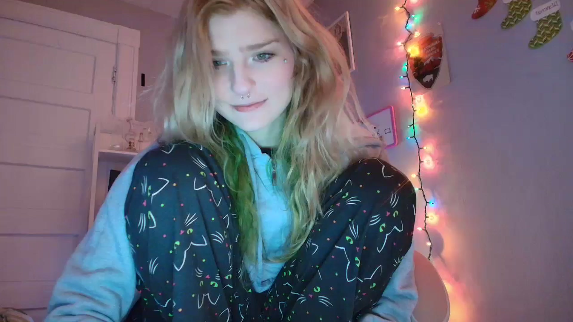 Gallery image thumbnail from DuckChan0's myfreecams stream on, 12/26/2025, 17:40 image 4 of 20