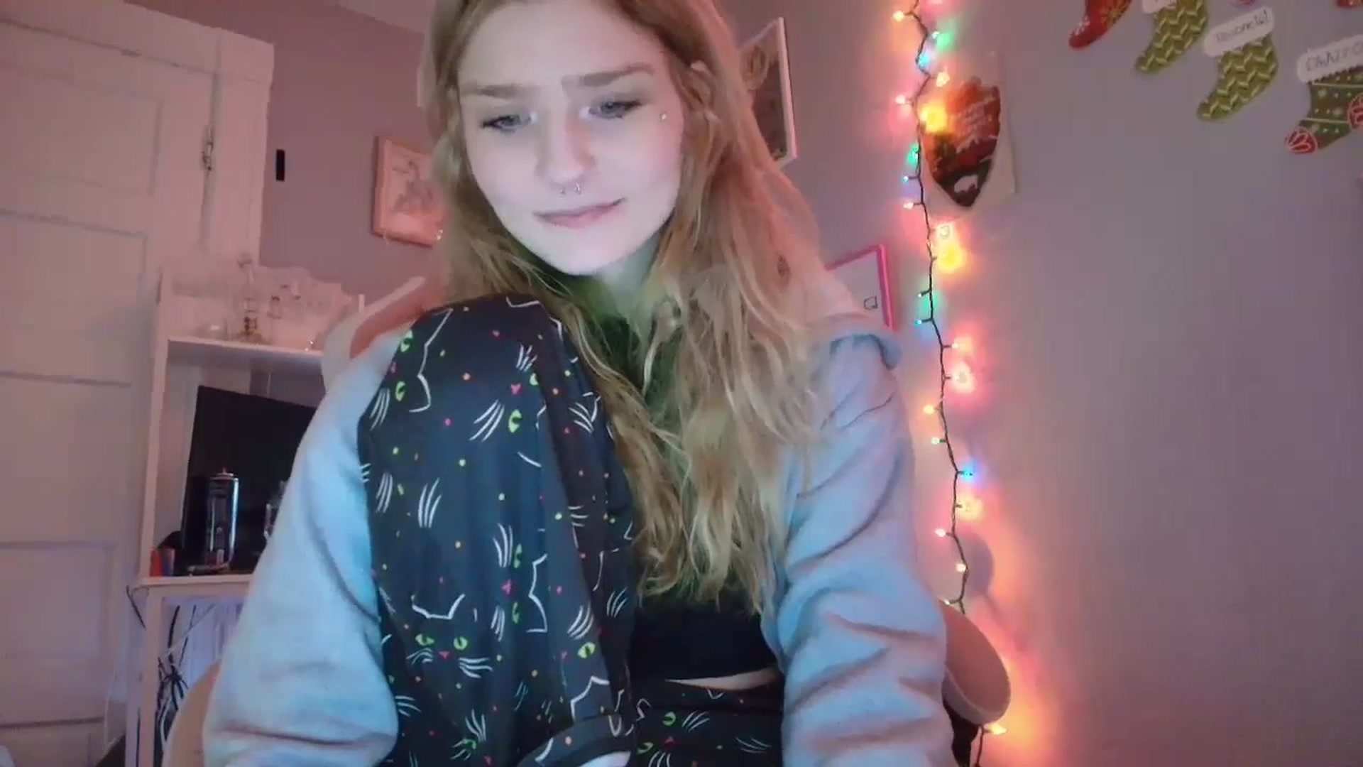 Gallery image thumbnail from DuckChan0's myfreecams stream on, 12/26/2025, 17:40 image 8 of 20