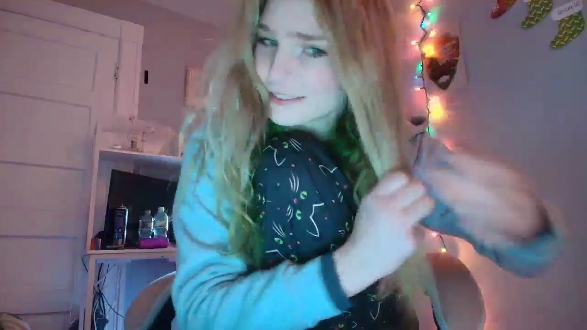 Gallery image thumbnail from DuckChan0's myfreecams stream on, 12/26/2025, 17:40 image 3 of 20