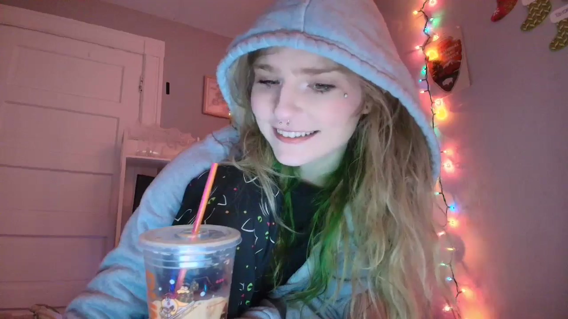 Gallery image thumbnail from DuckChan0's myfreecams stream on, 12/26/2025, 17:40 image 13 of 20