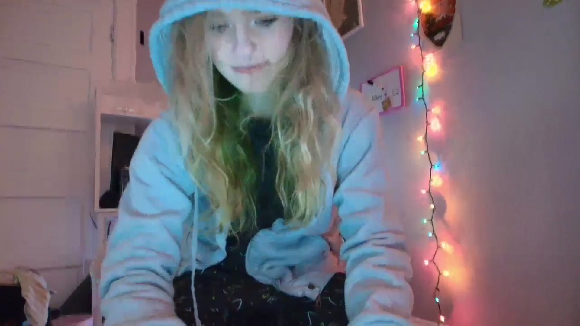 Gallery image thumbnail from DuckChan0's myfreecams stream on, 12/26/2025, 17:40 image 14 of 20