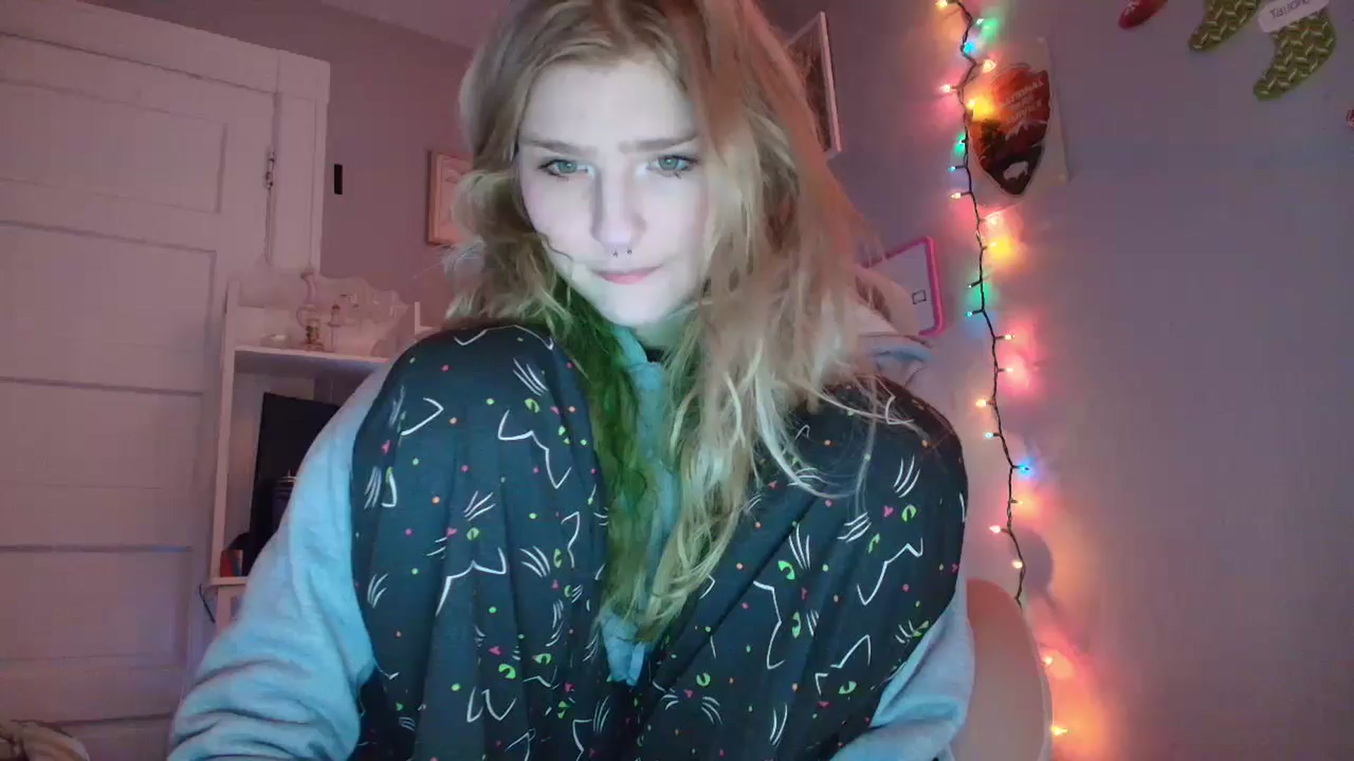 Gallery image thumbnail from DuckChan0's myfreecams stream on, 12/26/2025, 17:40 image 5 of 20