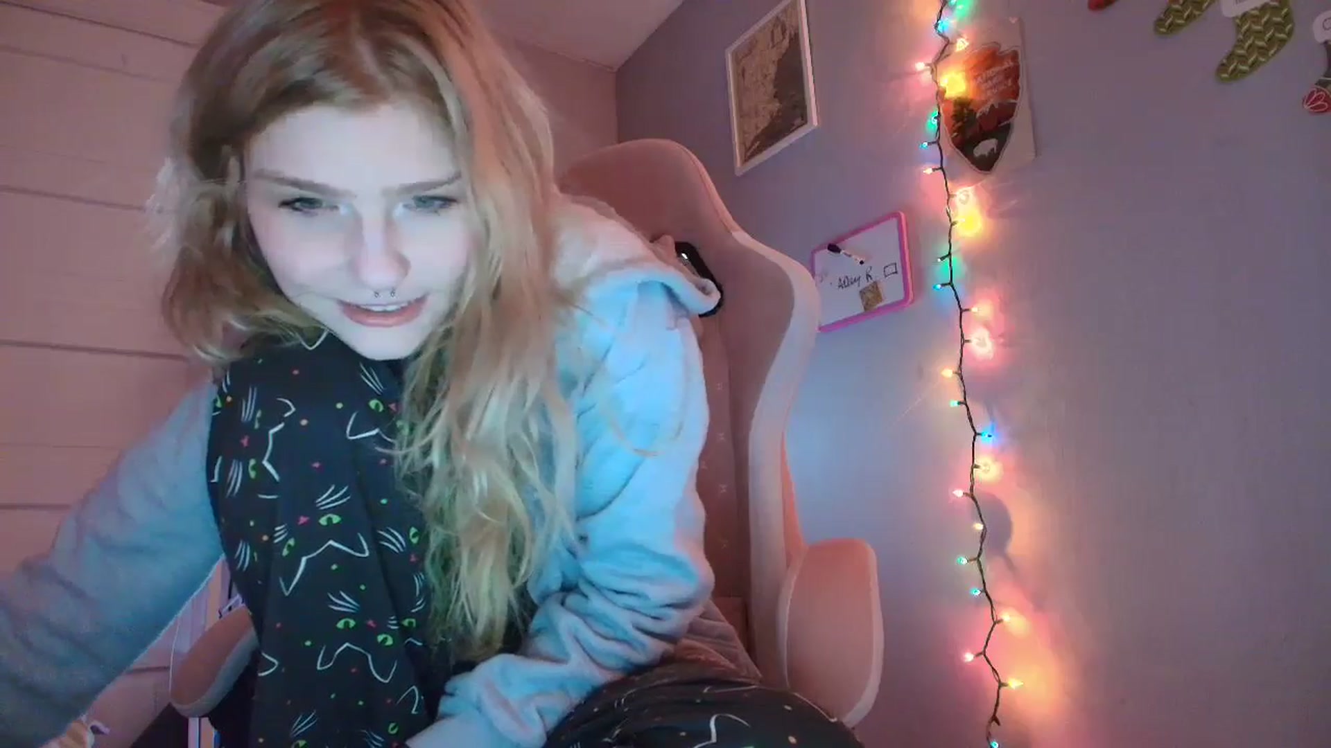 Gallery image thumbnail from DuckChan0's myfreecams stream on, 12/26/2025, 17:40 image 11 of 20