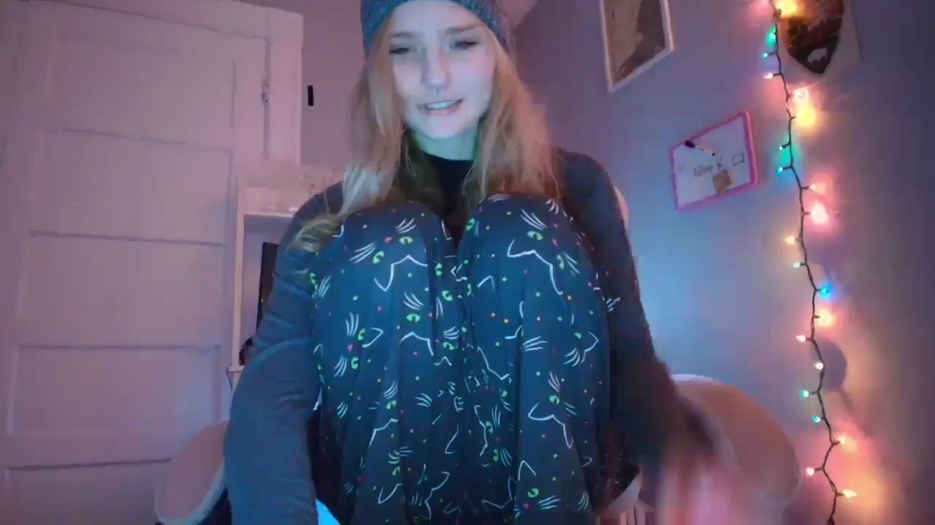 Gallery image thumbnail from DuckChan0's myfreecams stream on, 12/26/2025, 18:32 image 13 of 20