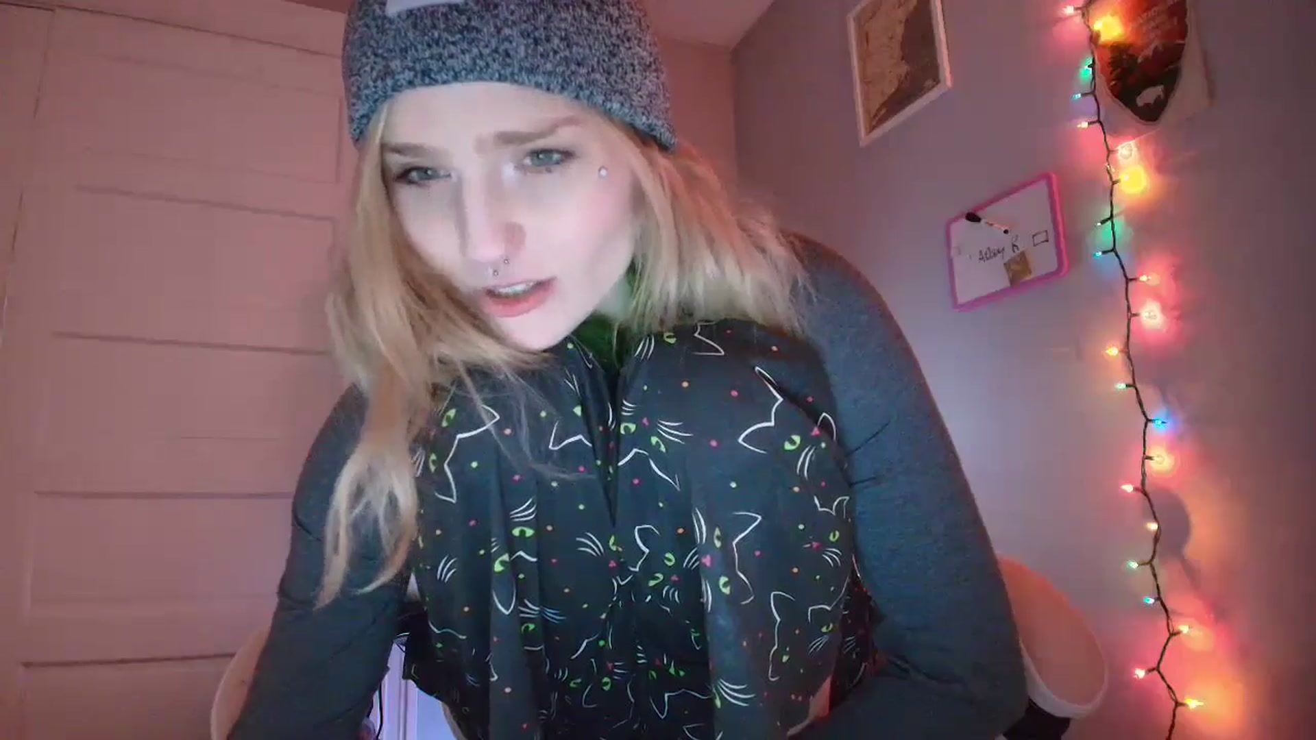 Gallery image thumbnail from DuckChan0's myfreecams stream on, 12/26/2025, 18:32 image 14 of 20