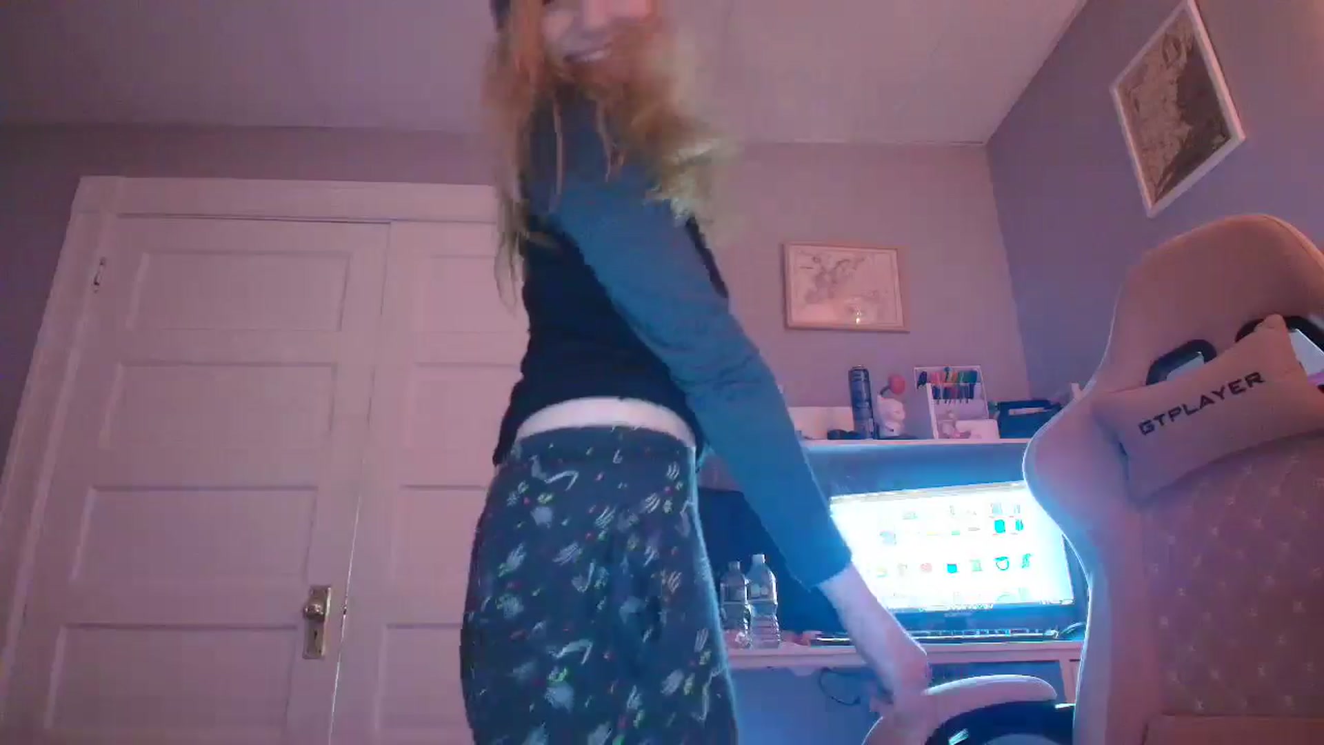Gallery image thumbnail from DuckChan0's myfreecams stream on, 12/26/2025, 18:32 image 10 of 20
