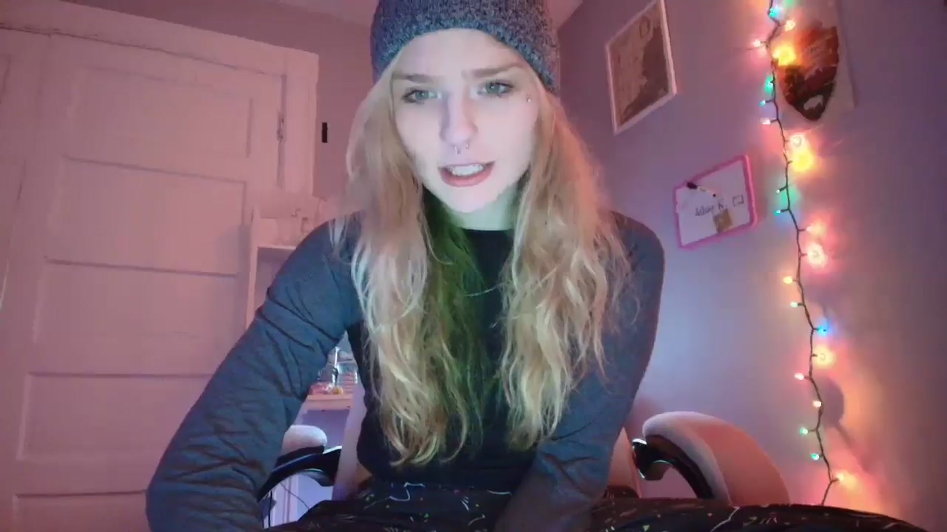 Gallery image thumbnail from DuckChan0's myfreecams stream on, 12/26/2025, 18:32 image 19 of 20