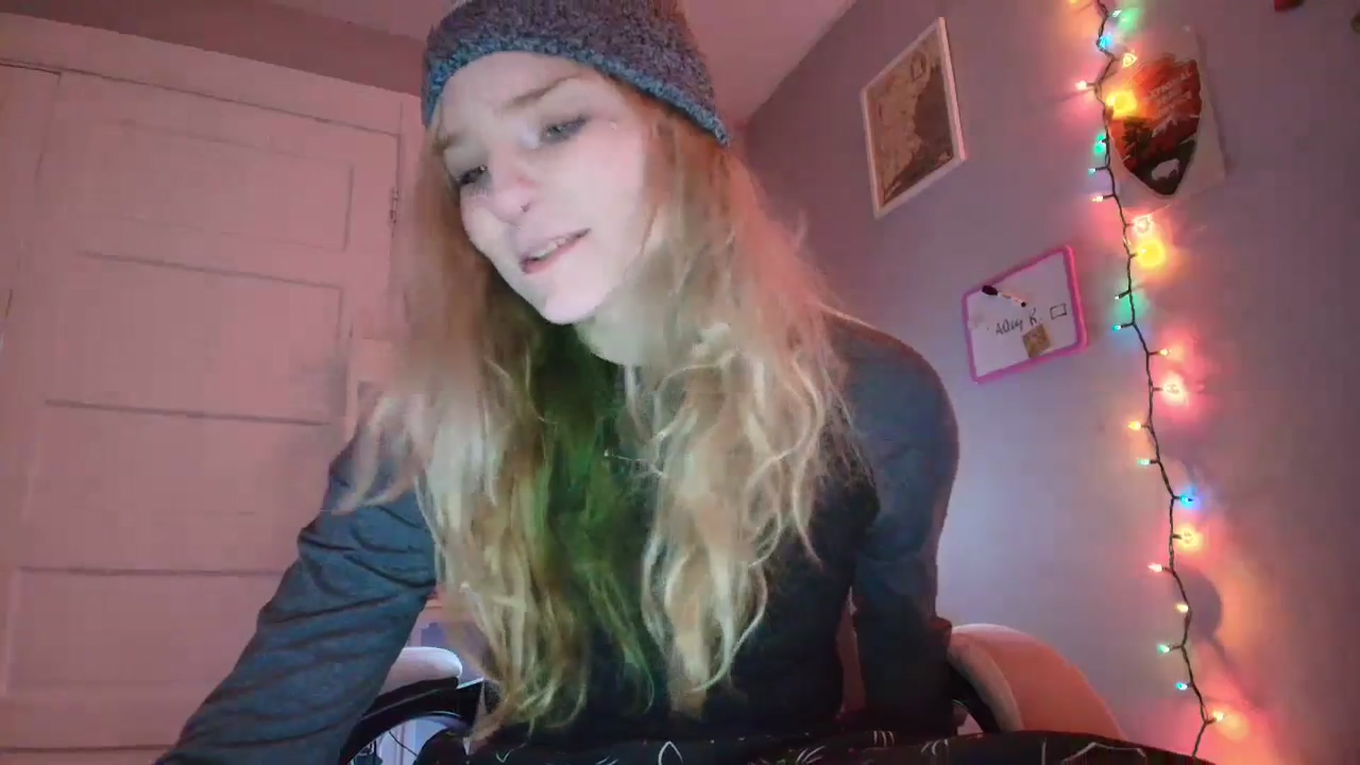 Gallery image thumbnail from DuckChan0's myfreecams stream on, 12/26/2025, 18:32 image 15 of 20